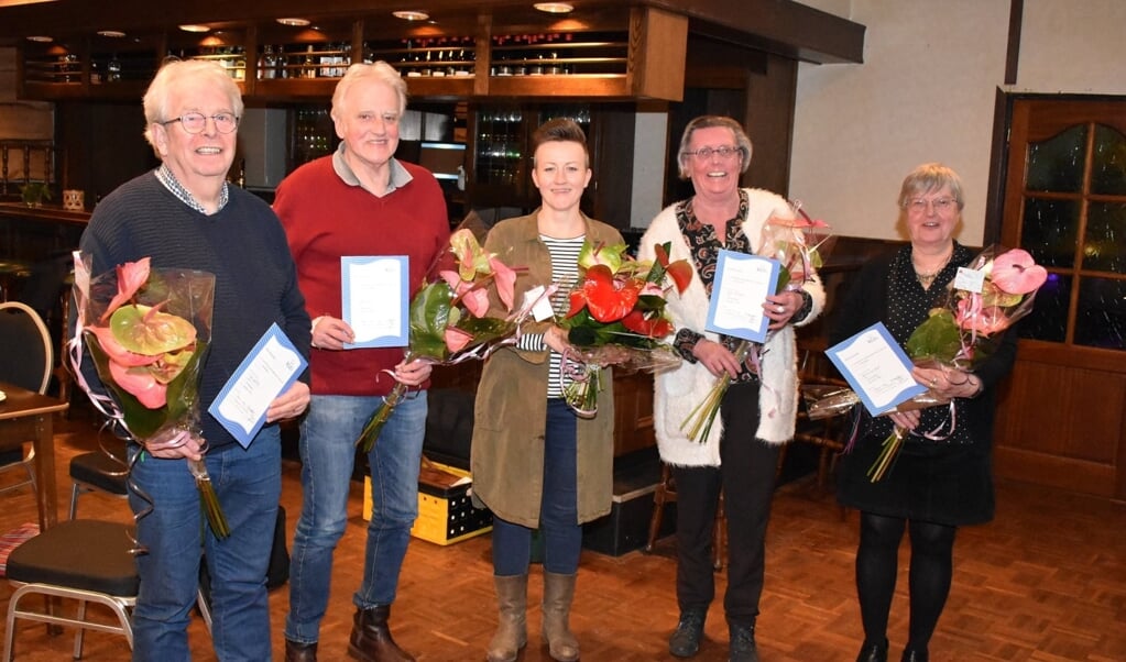 Vlnr: Jan Verijdt, Theo Arts, Cornelia Burgers, Ria Keijsers en Hennie van Hoof