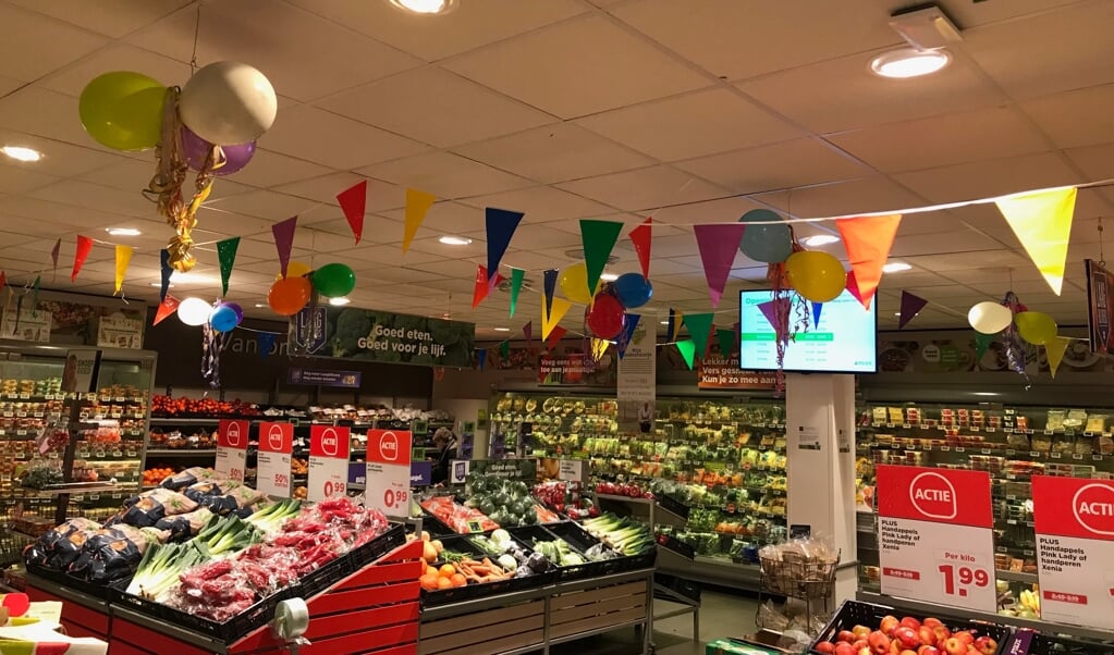 Carnavalssfeer in supermarkt PLUS Verbeeten in Vierlingsbeek 