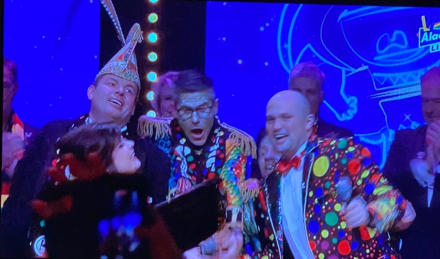 Leon Aarts (links) kan het bijna niet geloven: Bjorn & Mieke winnen het LVK!