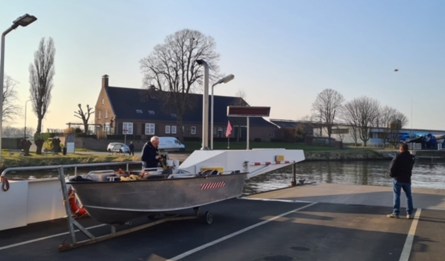 De laatste meters op weg naar de vertrouwde stek aan de Maas in Vierlingsbeek. 