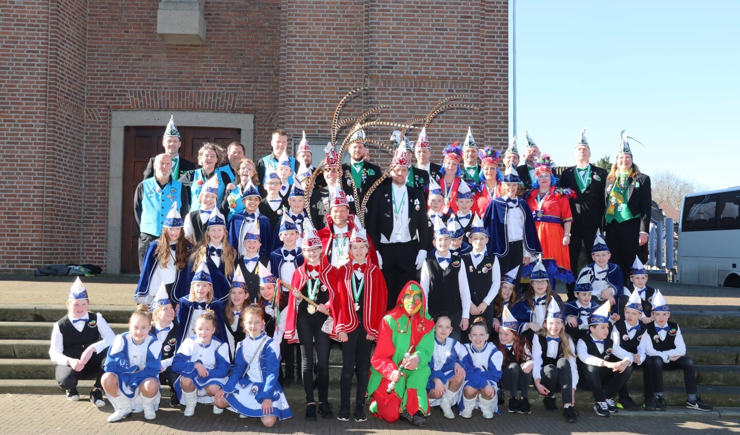 Een groepsfoto van alle 'hoofdrolspelers' tijdens de afgelopen carnavalsdagen.