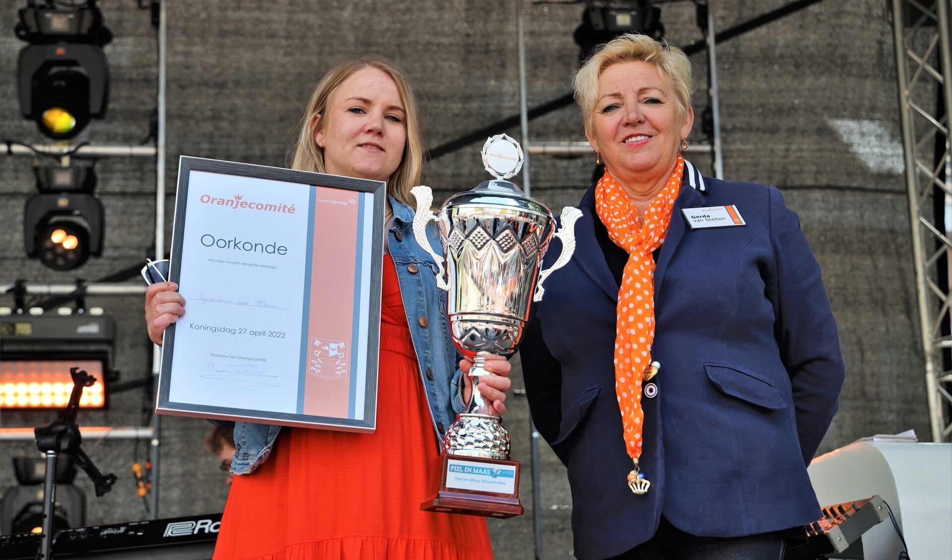Uit handen van Gerda van Stelten kreeg Linda van Meurs de Peel en Maas wisseltrofee.