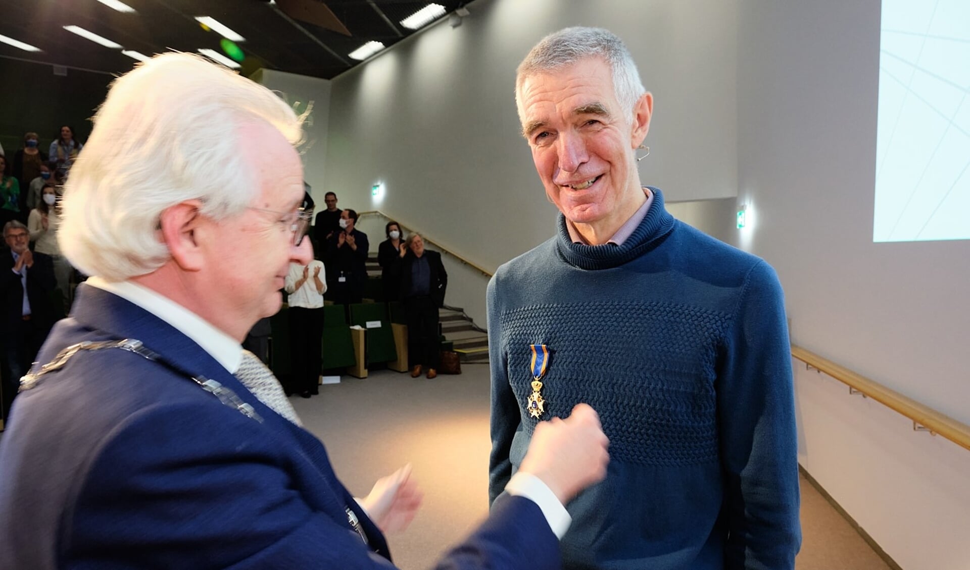 Professor Hans van der Hoeven ontving zijn onderscheiding op het Radboud in Nijmegen