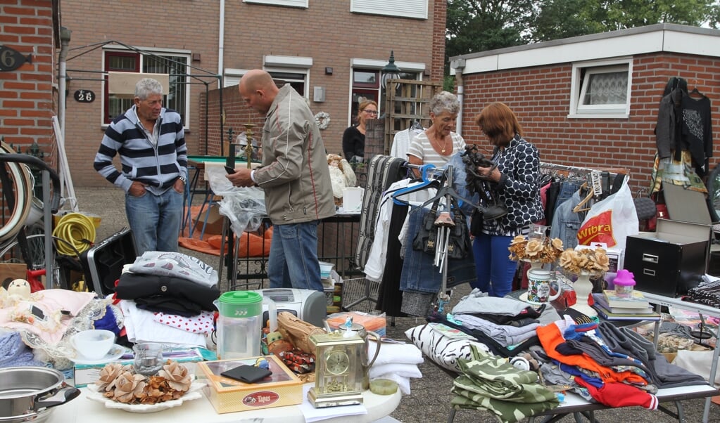 Gezelligheid en op koopjesjacht tijdens de Garagesale Brukske.