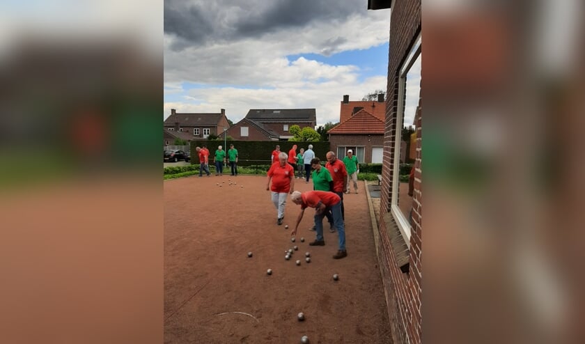 Welke boules liggen het dichtste bij het balletje?