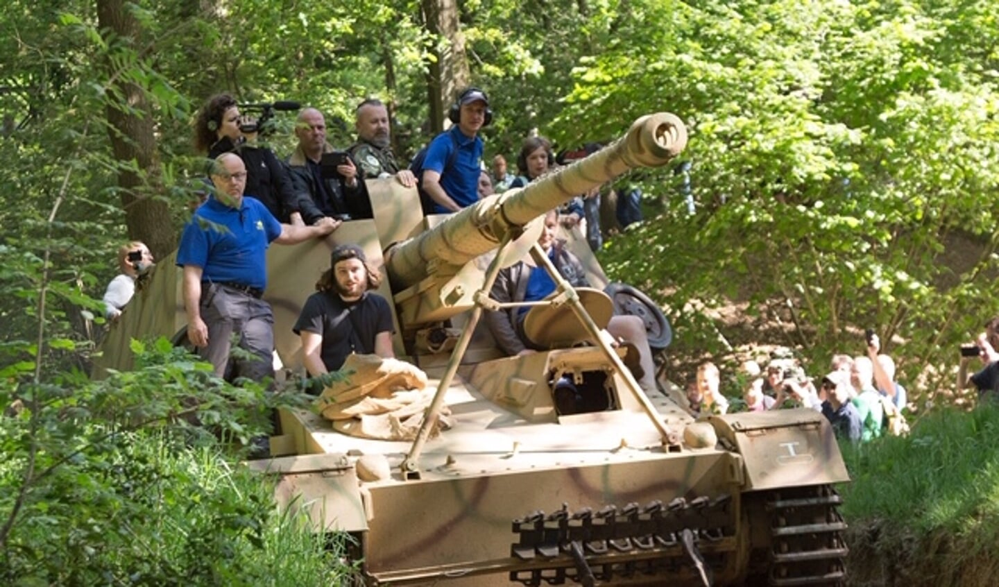 Bezoekers kunnen tijdens Militracks ook meerijden op tanks uit WOII. 