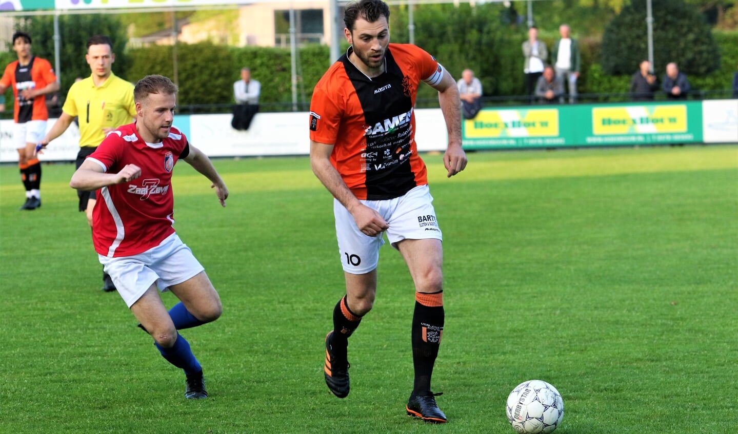 Sjors Boots (rechts) is de eerste aanwinst van SV Venray.