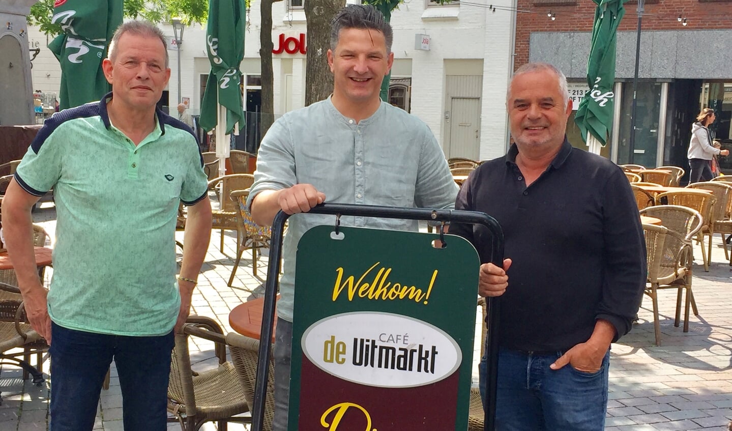 Jos Bexkens (Active Personeelsdiensten), Bernard Tiggeloven (Tennisclub Venray) en Bert Pelzer (De Uitmarkt Venray).
