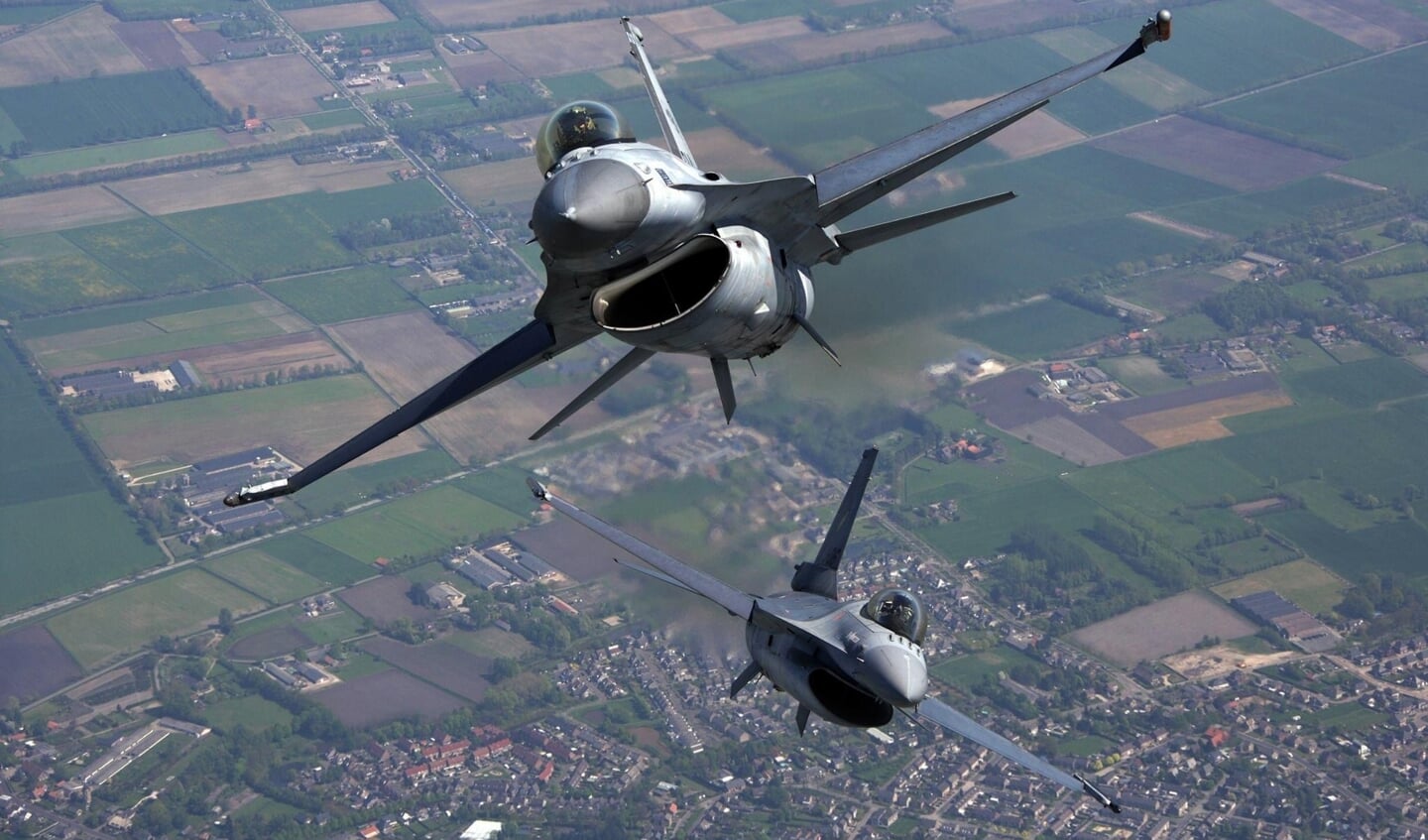 Defensie oefent in de regio met F-16-gevechtsvliegtuigen.