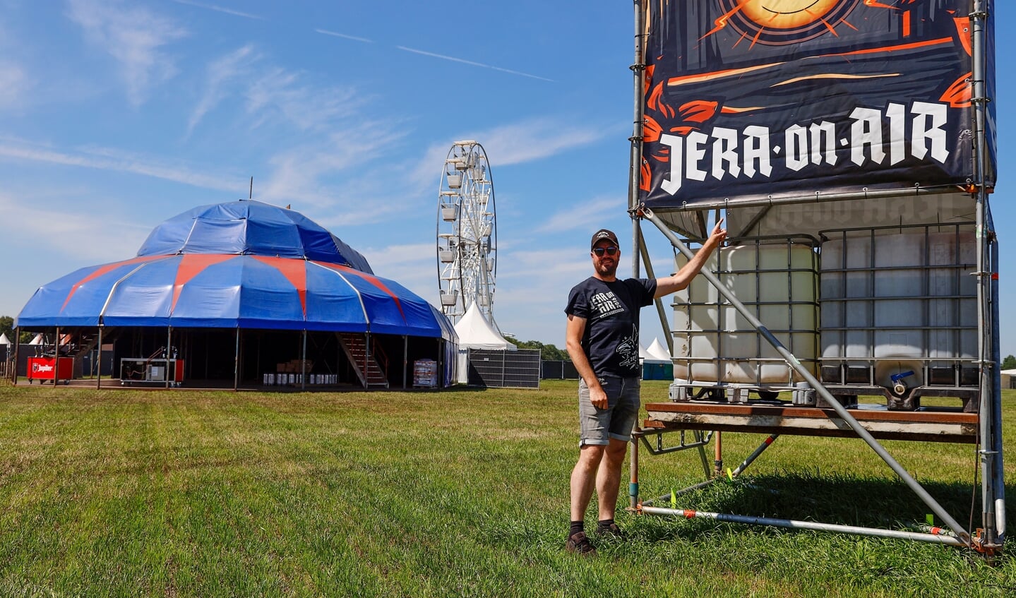 Festivaldirecteur Sjoerd Ewals op de nieuwe locatie van het alternatieve muziekfestijn aan de Zeilbergseweg: "Dit biedt veel perspectieven."