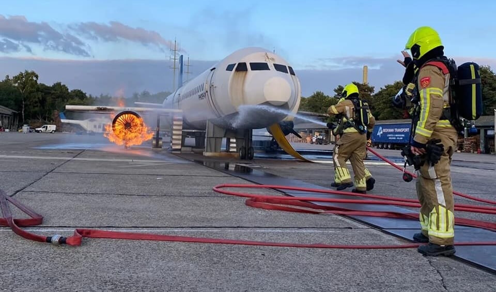 Bergse brandweerlieden oefenen op Airport Weeze