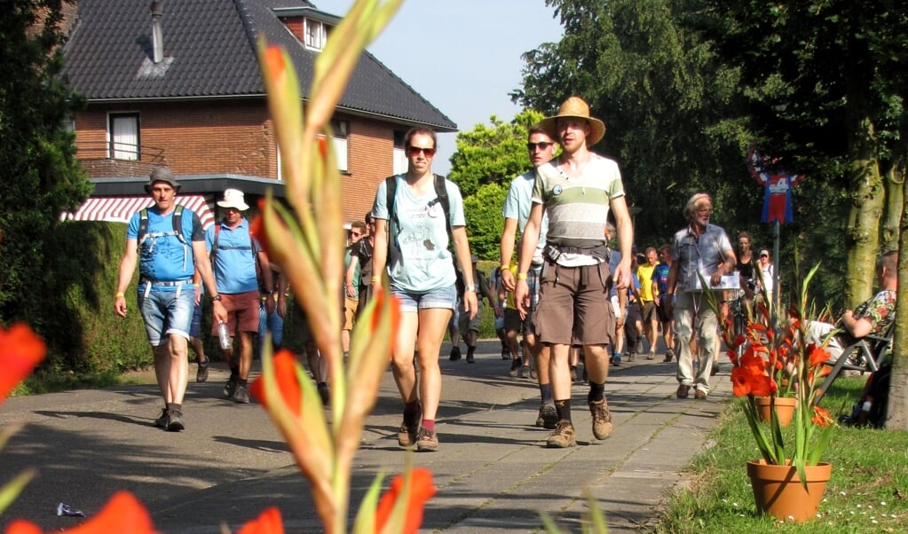 Donderdag 21 juli lopen de wandelaars door gemeente Gennep 