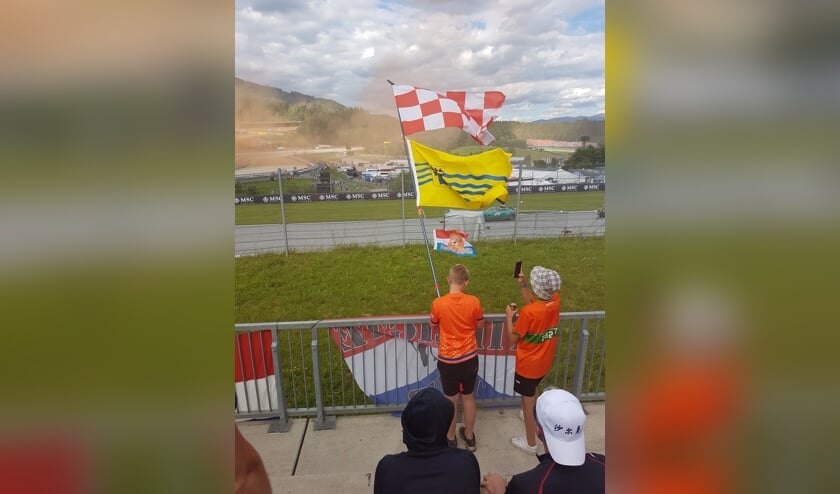 De Vierlingsbeekse en Brabantse vlag.