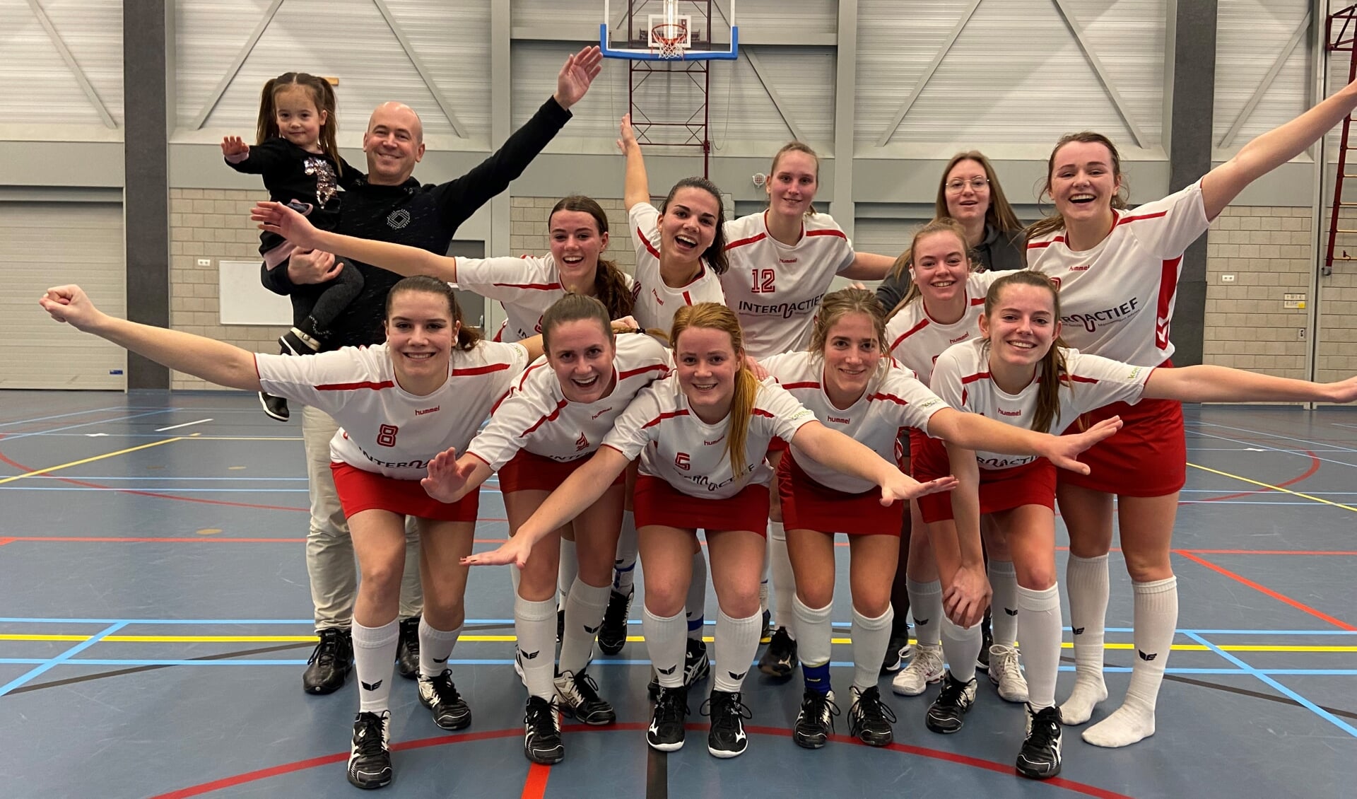 Koploper DES is met een uitzege (10-13) op Noviomagum aan de tweede competitiehelft begonnen. 