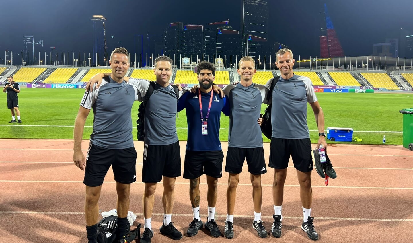 Team Makkelie met Pol van Boekel links op de foto in Qatar. 