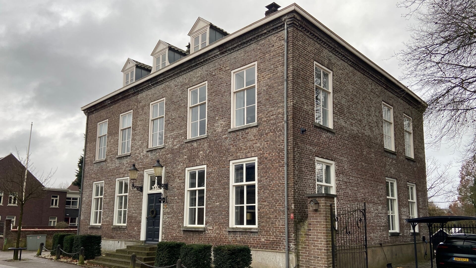 Het statige Huis ter Maas in hartje Vierlingsbeek. 