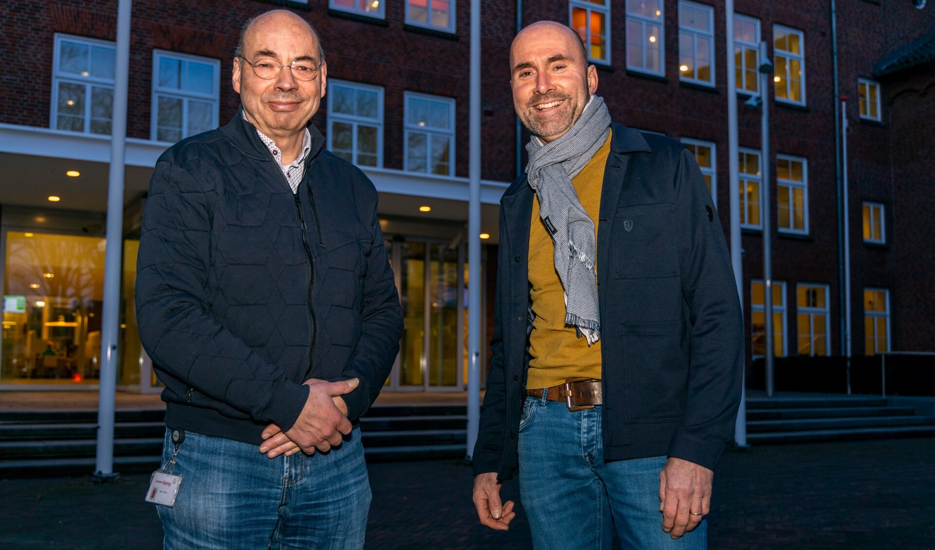Geert Geujen en Jan Arts (rechts) schieten huishoudens te hulp met antwoorden op energievraagstukken.