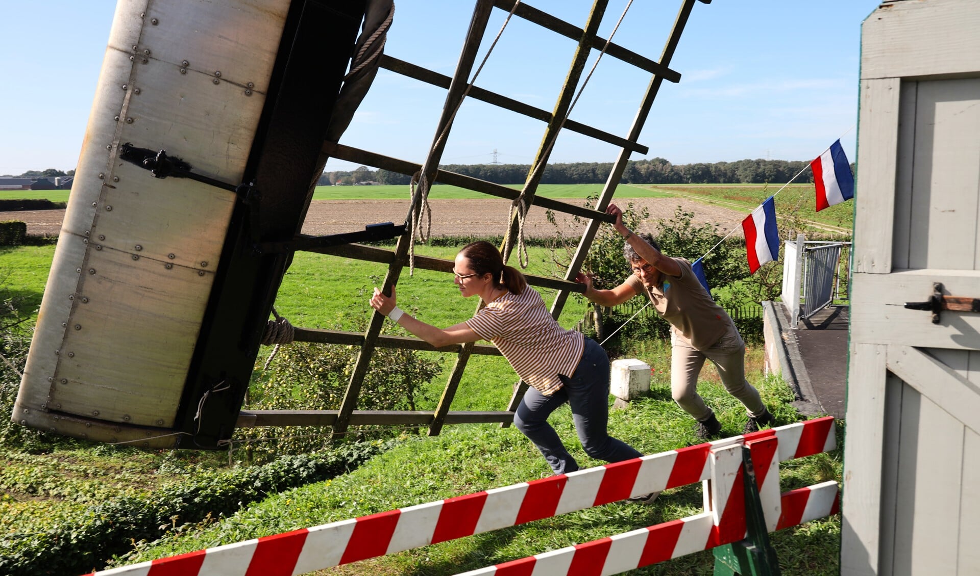 Even aanduwen en de molen zet zich in beweging.