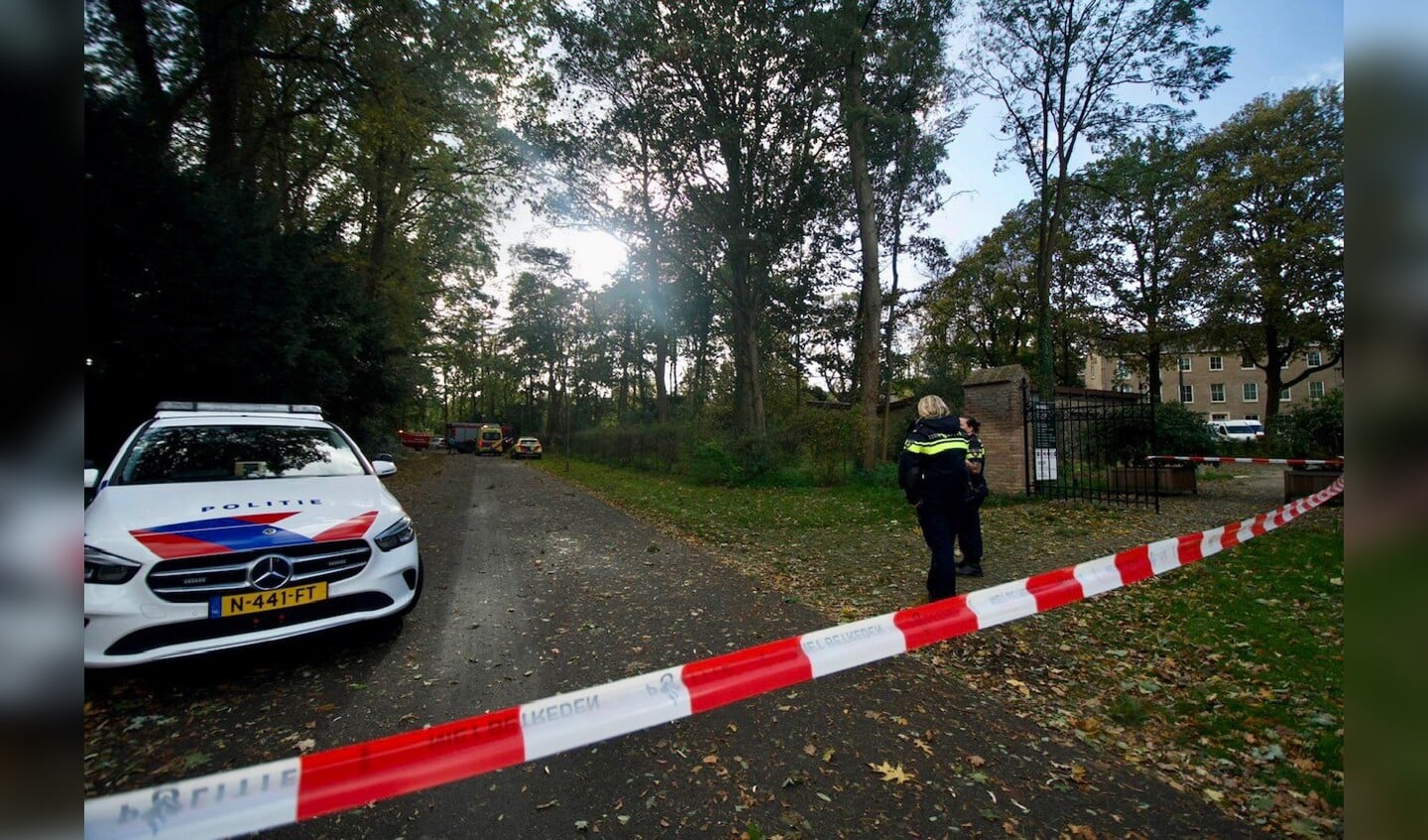 Een 59-jarige man uit Overloon is om het leven gekomen door een omgewaaide boom op de Doctor Kortmannweg in Venray.