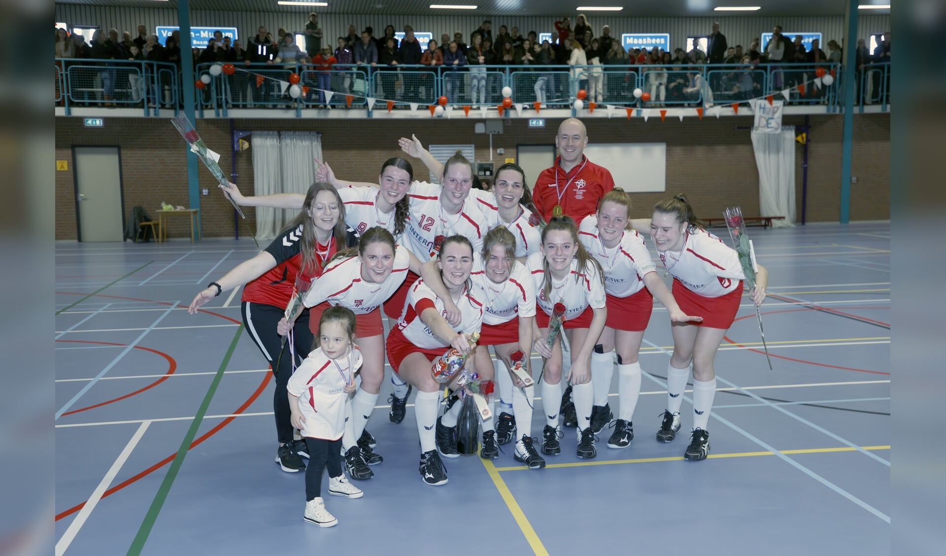 De korfbalsters van DES grepen vorig seizoen in de zaal de titel in de eerste klasse. Op 19 november start de nieuwe competitieronde. 