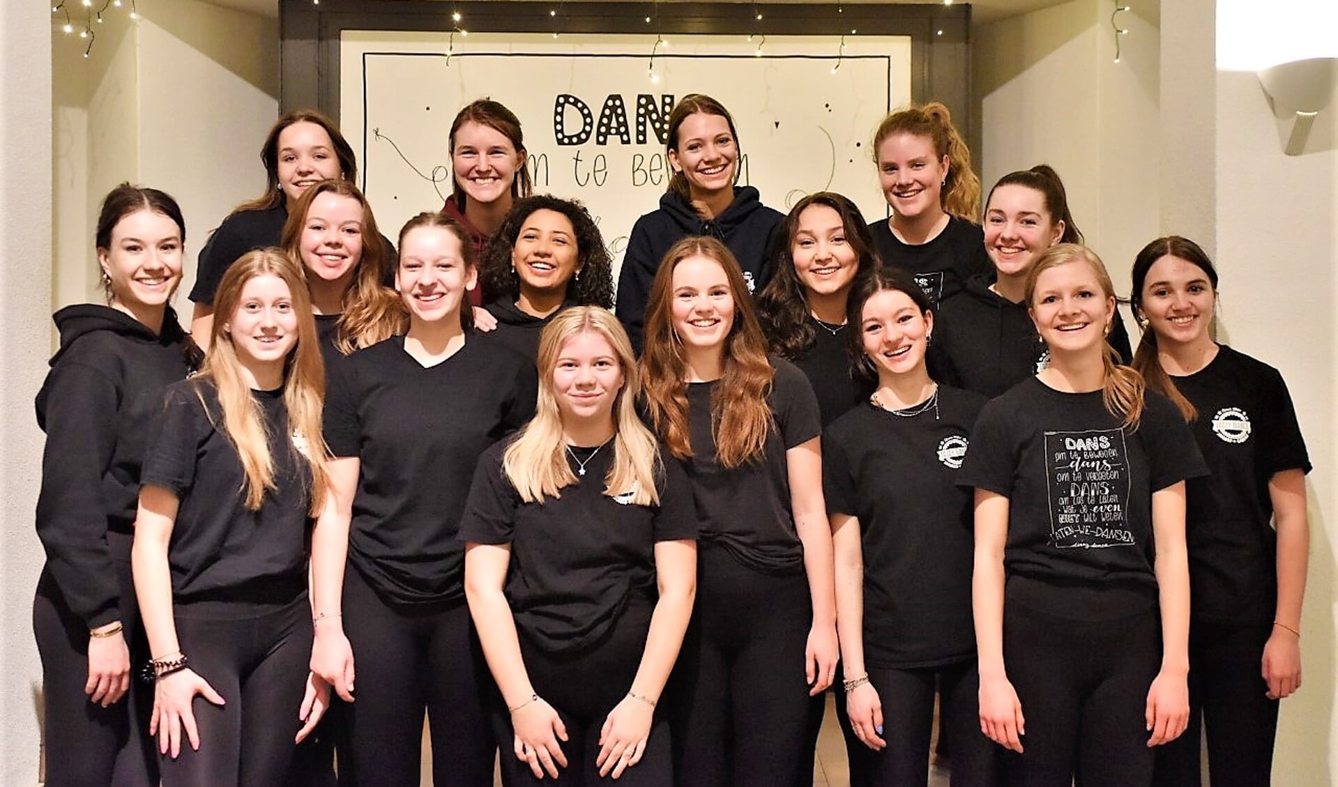  Dizzy’s Dance Company danst in het voorprogramma van LAVA.