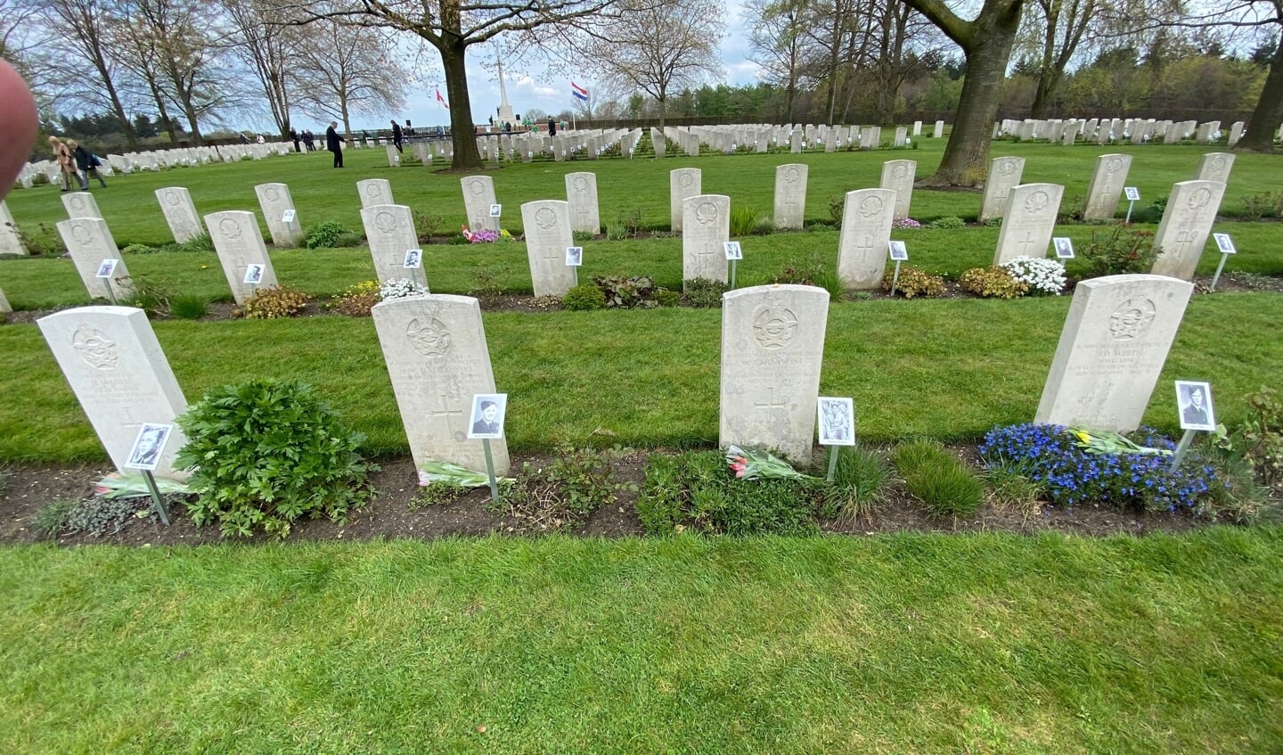 Op de Canadese oorlogsbegraafplaats in Groesbeek liggen 2619 militairen begraven. 