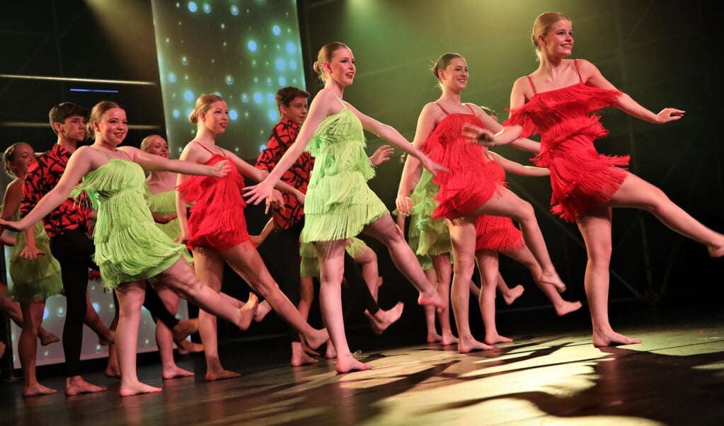 Een kleurrijke dansshow in Schouwburg Venray.