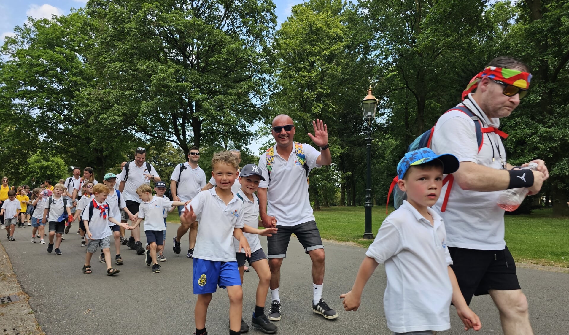 Ondanks de hitte was het enthousiasme groot bij de deelnemers van de avondvierdaagse.