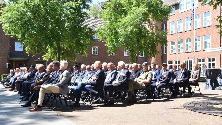 De aanwezigen luisterden tijdens de tweede veteranendag in Venray aandachtig naar de sprekers.