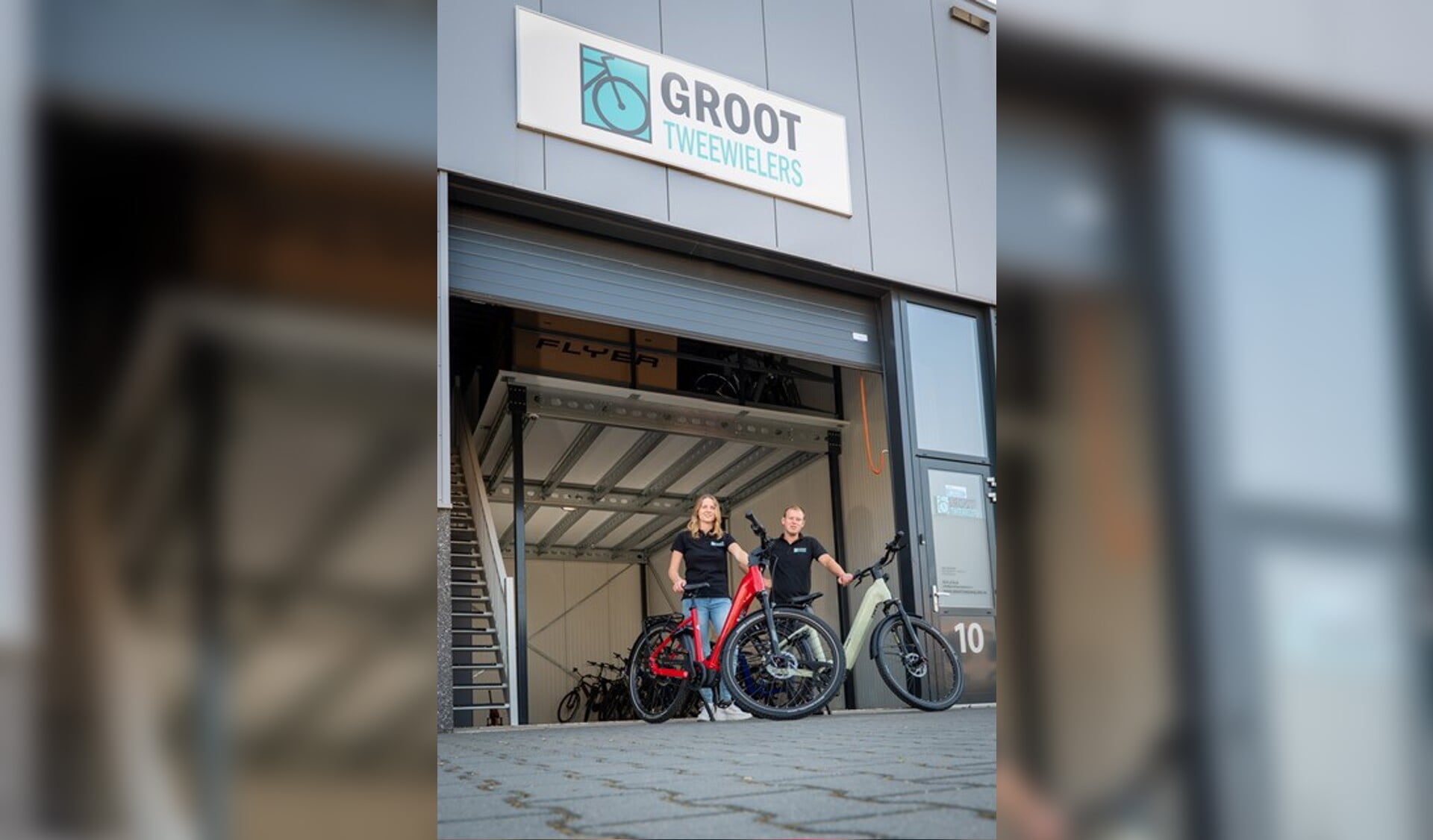 Iza van Bree en Robert Groot heten belangstellenden van harte welkom op de open dag van Groot Tweewielers in Beugen. 