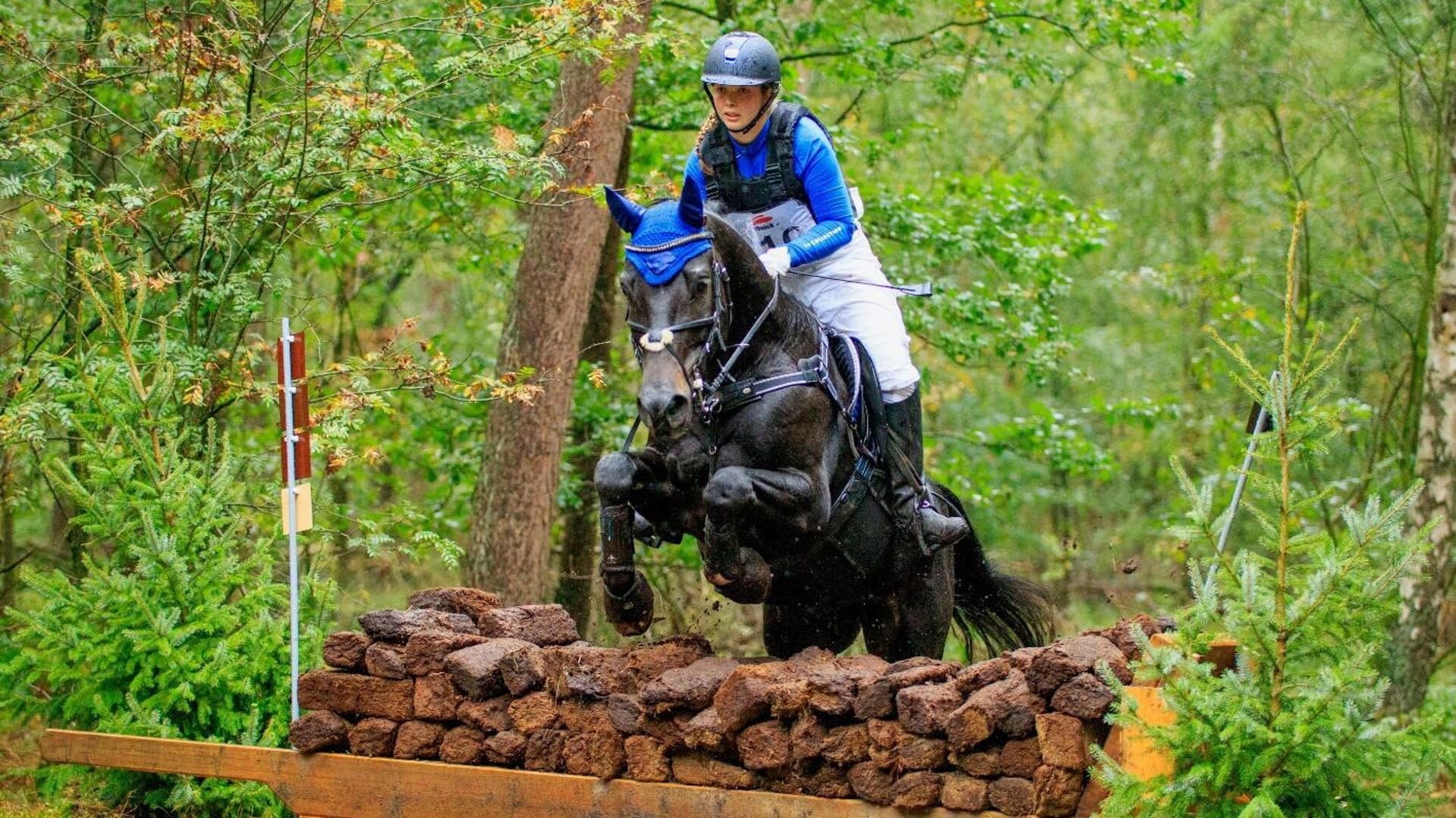 Yvette Stokbroekx met haar paard Vicky.
