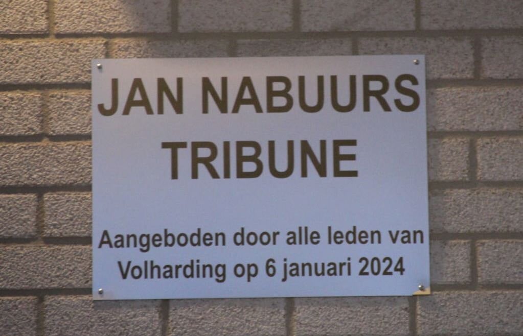 De tribune van Volharding draagt voortaan de naam van 'Mister Volharding' Jan Nabuurs. 