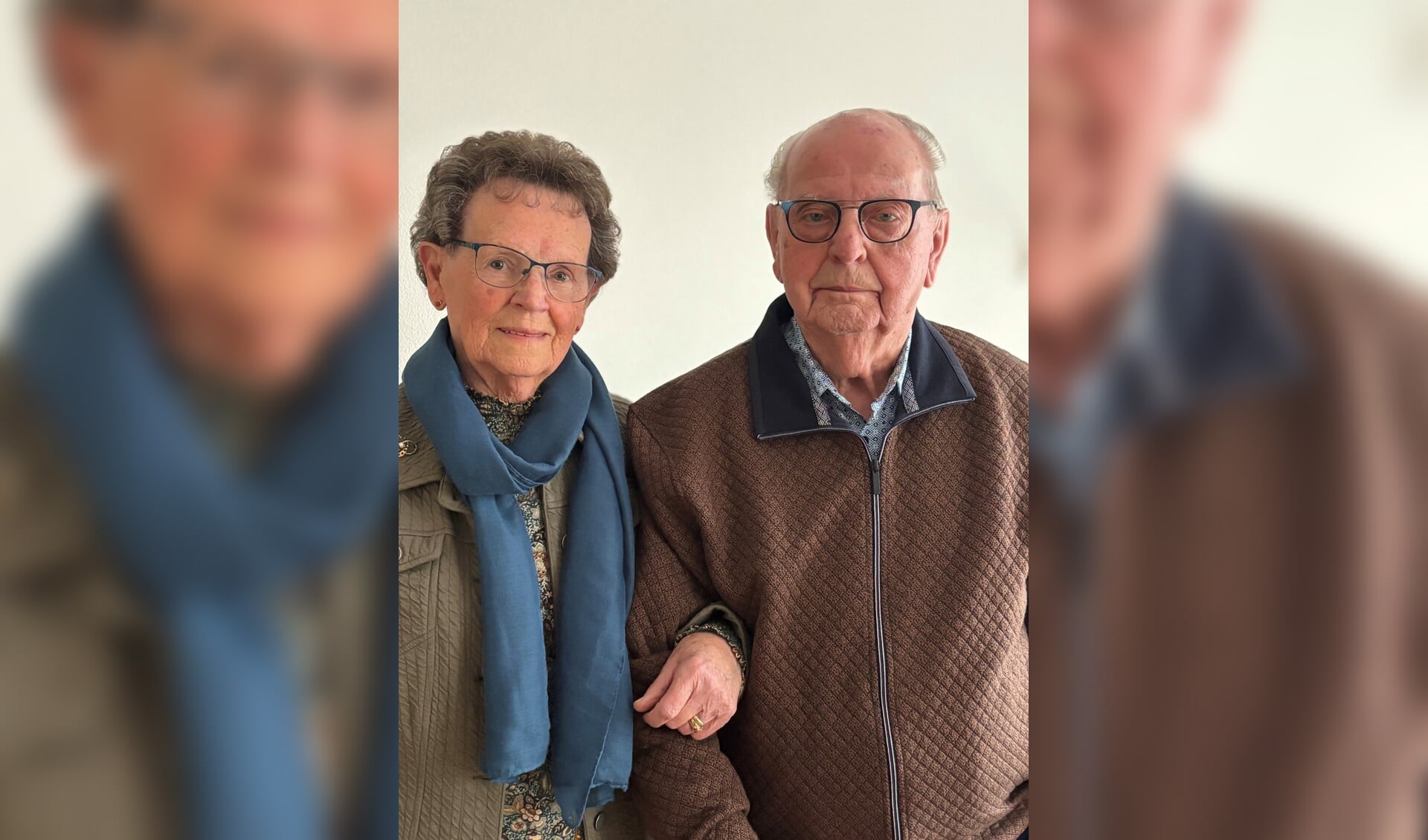 Nelly en Jan Fleurkens vierden onlangs hun 65-jarig huwelijk met hun kinderen en kleinkinderen.  