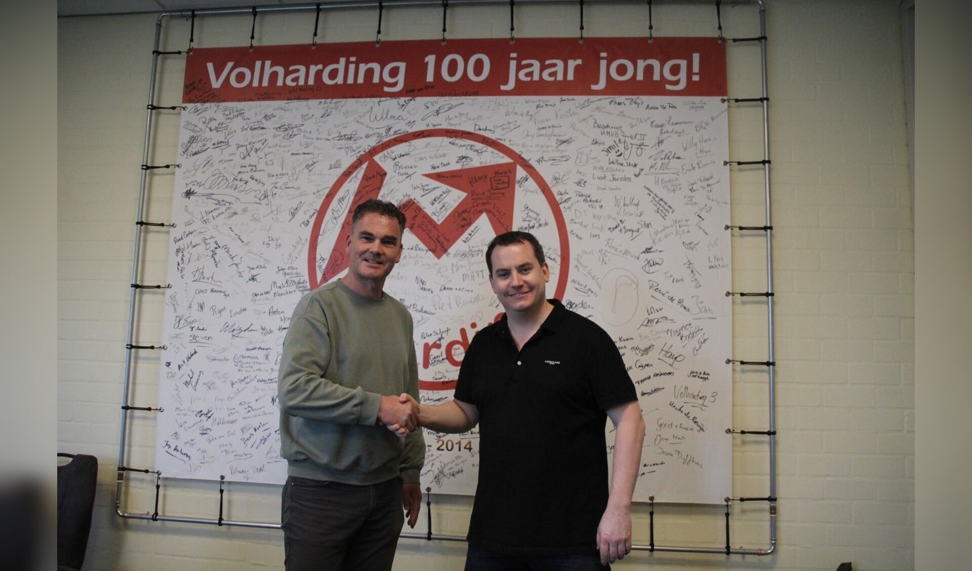 Ron Koenen (links) en Volharding-voorzitter Roel Gerrits. 