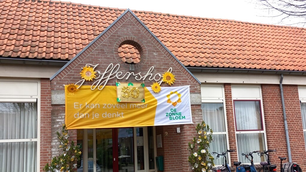 Joffershof was zaterdag 16 maart feestelijk aangekleed vanwege vijftig jaar de Zonnebloem Vierlingsbeek-Groeningen. 