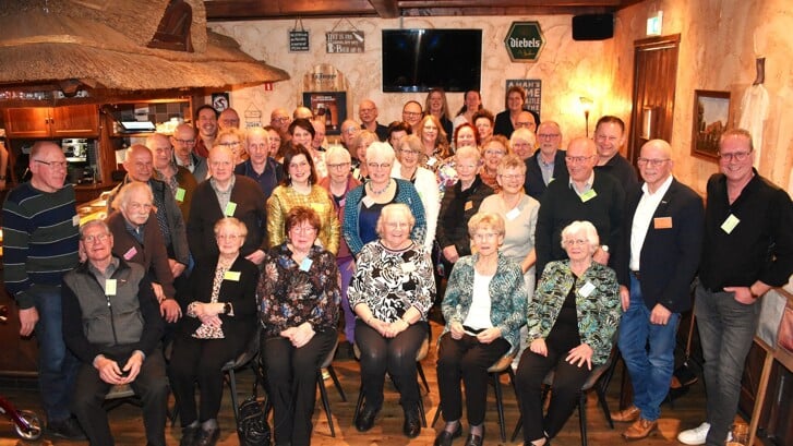 De familie Welles met op de voorgrond ome Piet, tante Mia, tante José, tante Mia, tante Lies en tante Lieske 