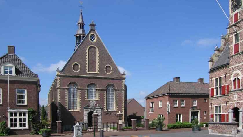 De karakteristieke kerk aan de Markt in Gennep
