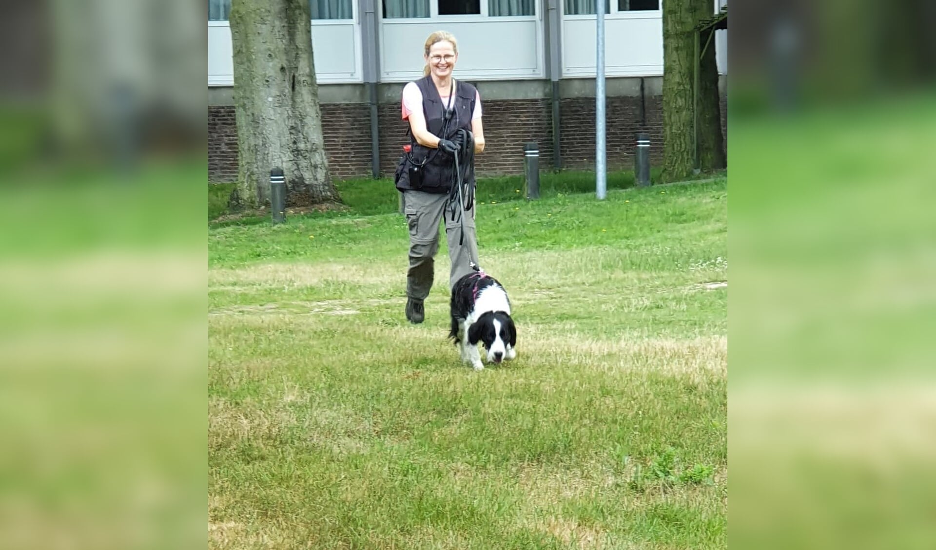 Marieke Theunissen: "Tijdens praktijkspeuren ga jij samen met je hond op zoek naar een vermist persoon."