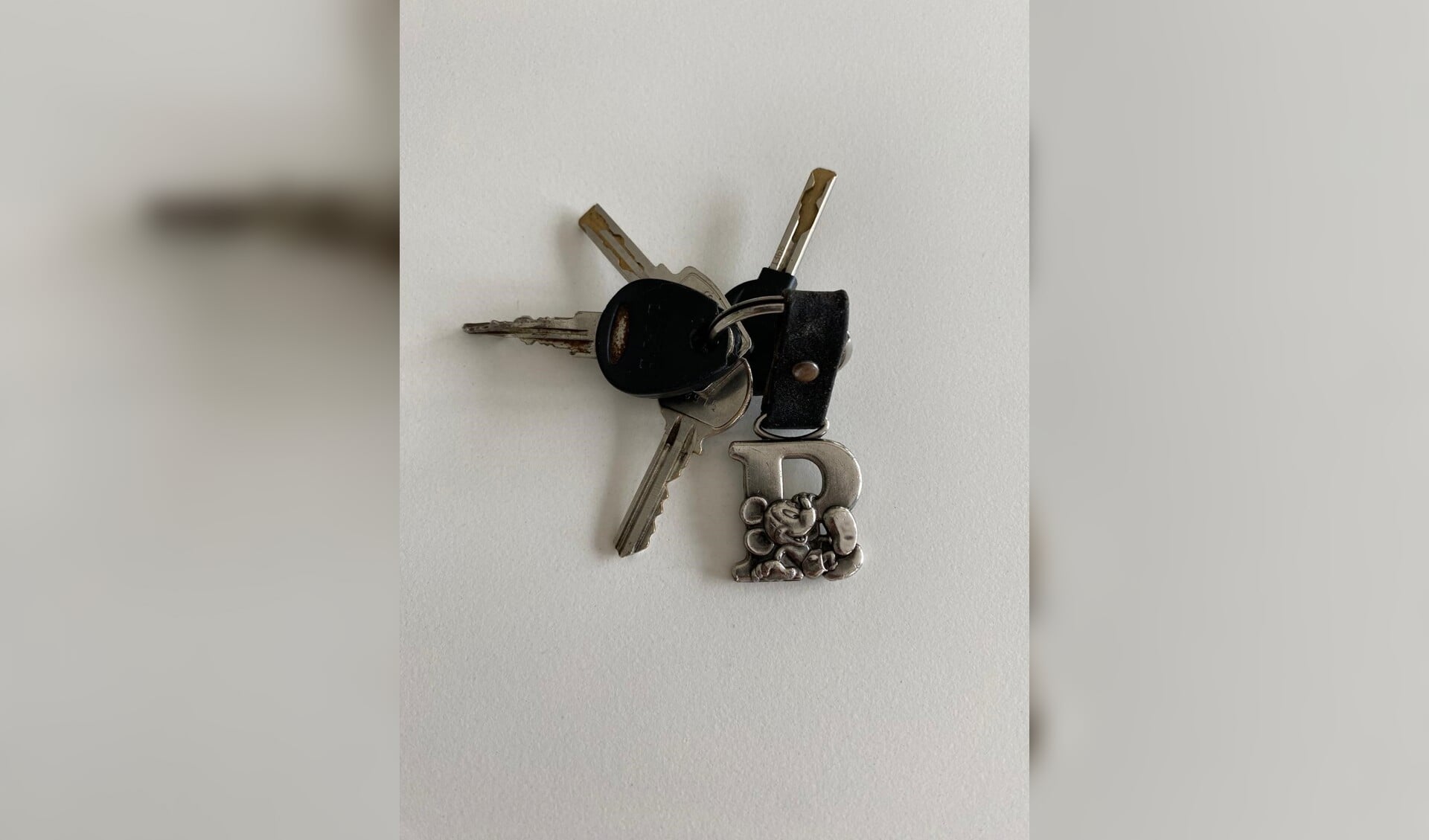 Van wie is deze sleutelbos? 
