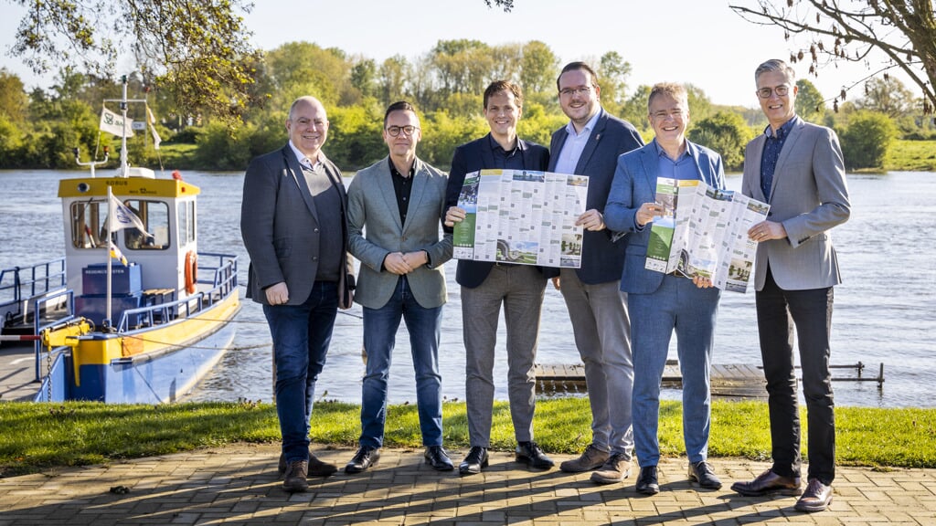 Noord-Limburgse wethouders presenteren de nieuwe fietsroutes 