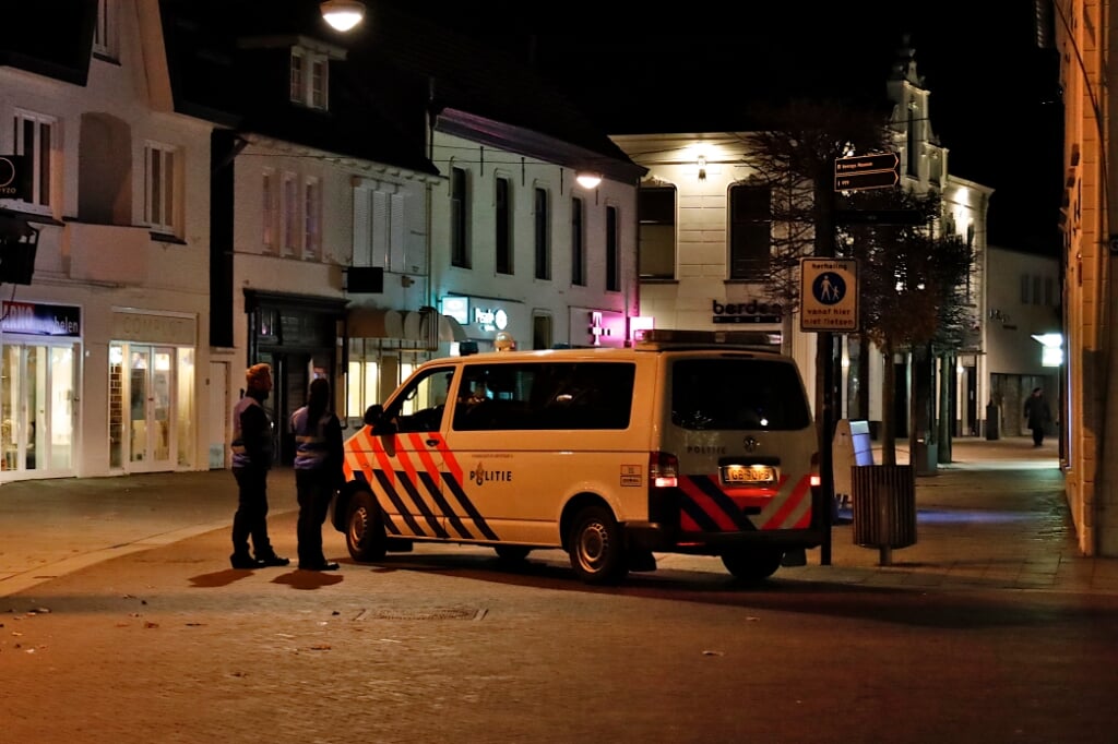 Politie, boa's en beveiligers rukten zaterdag massaal uit om rellen en plunderingen in Venray te voorkomen.