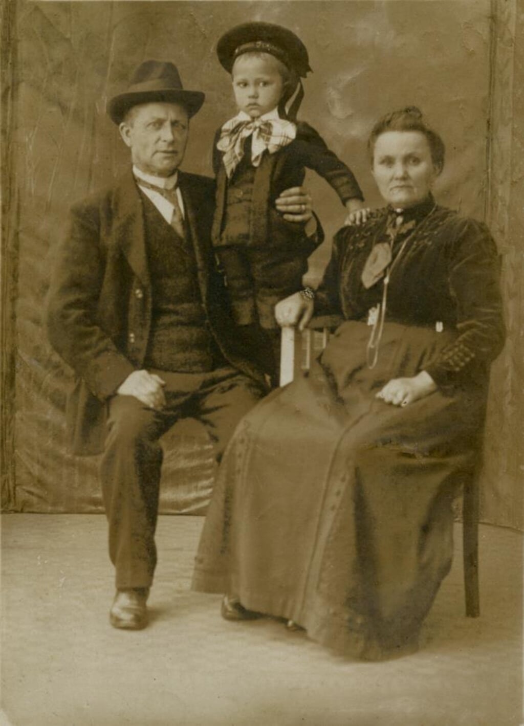 Vader Henri van den Bosch, zoon Sraar en moeder Anna van den Bosch-Janssen. 