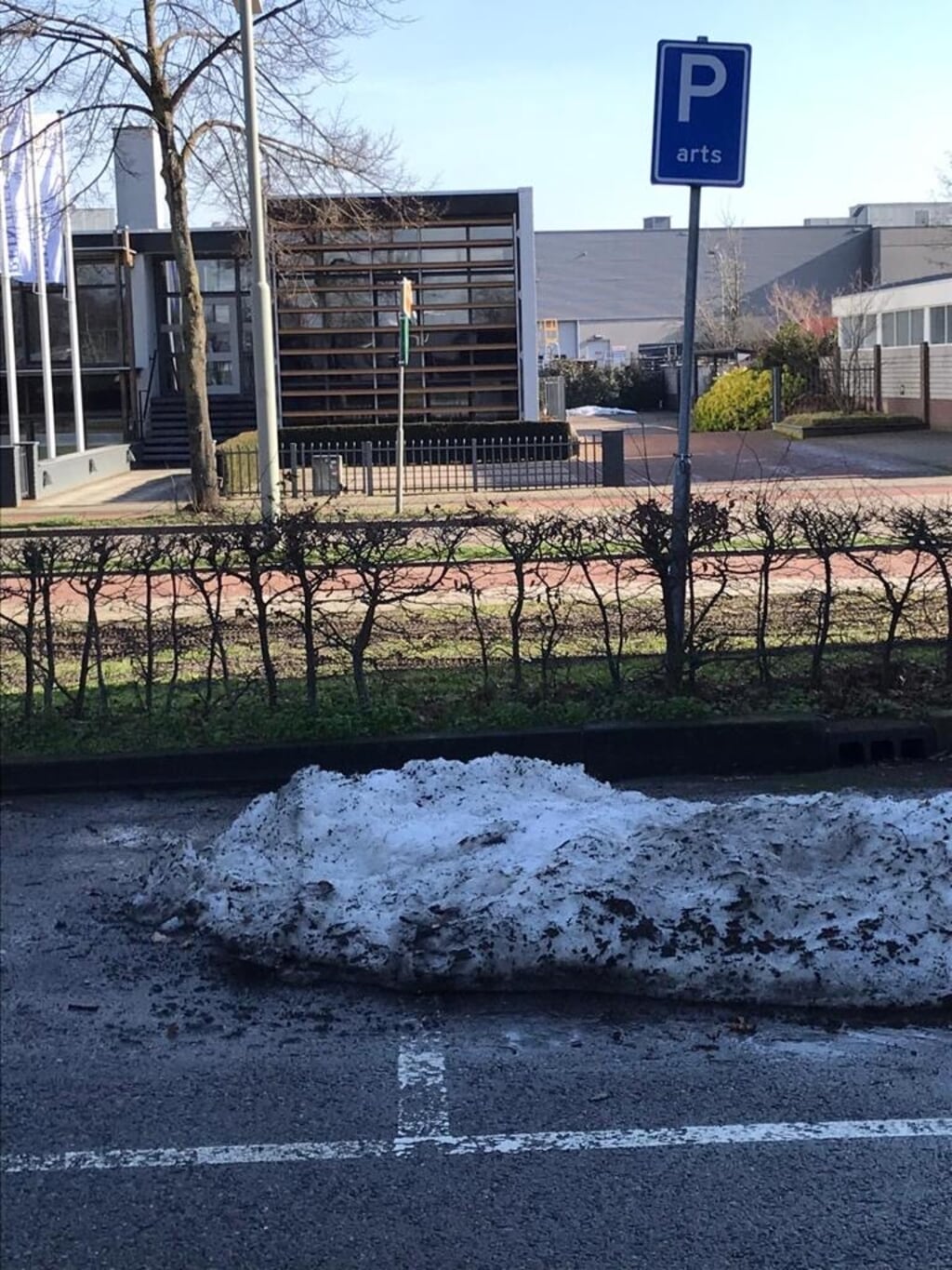 De laatste sneeuw bij  parkeerplaats Wieënhof/HAP. Foto: Marij Smits
