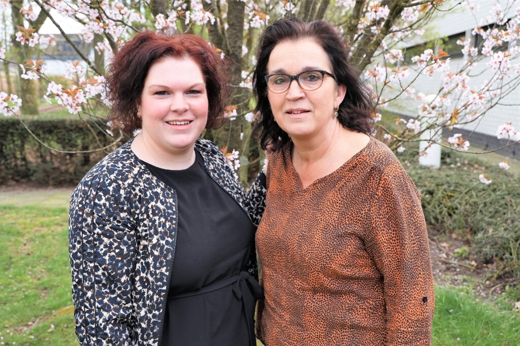 Cheryl Woudenberg (links) en Gea Cremers willen een woonzorgcomplex in Leunen realiseren.