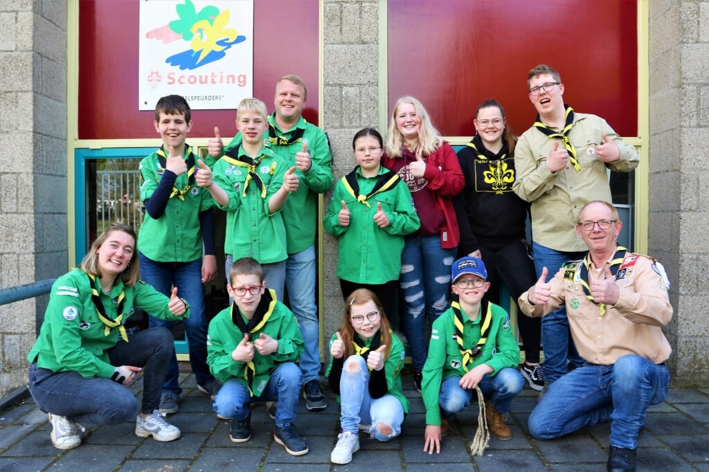 De kinderen van de BE-groep wensten hun leiders veel succes voor hun wandeltocht naar Roermond.