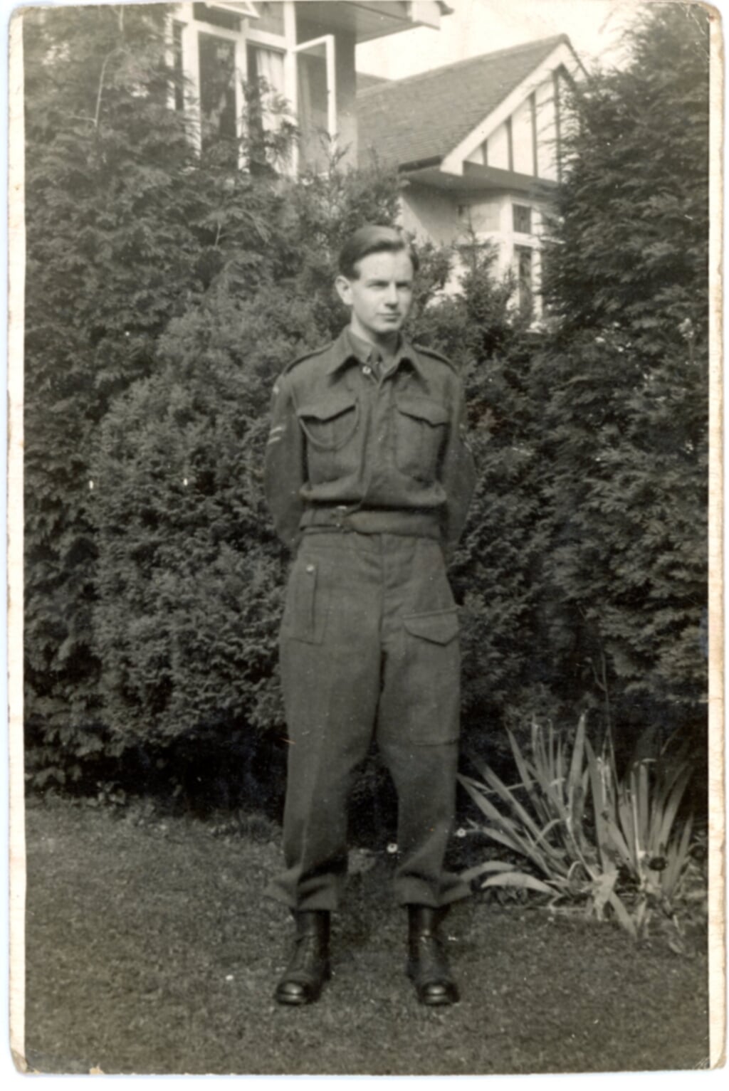 Godfrey Evans in uniform tijdens een verlof, 1944. 