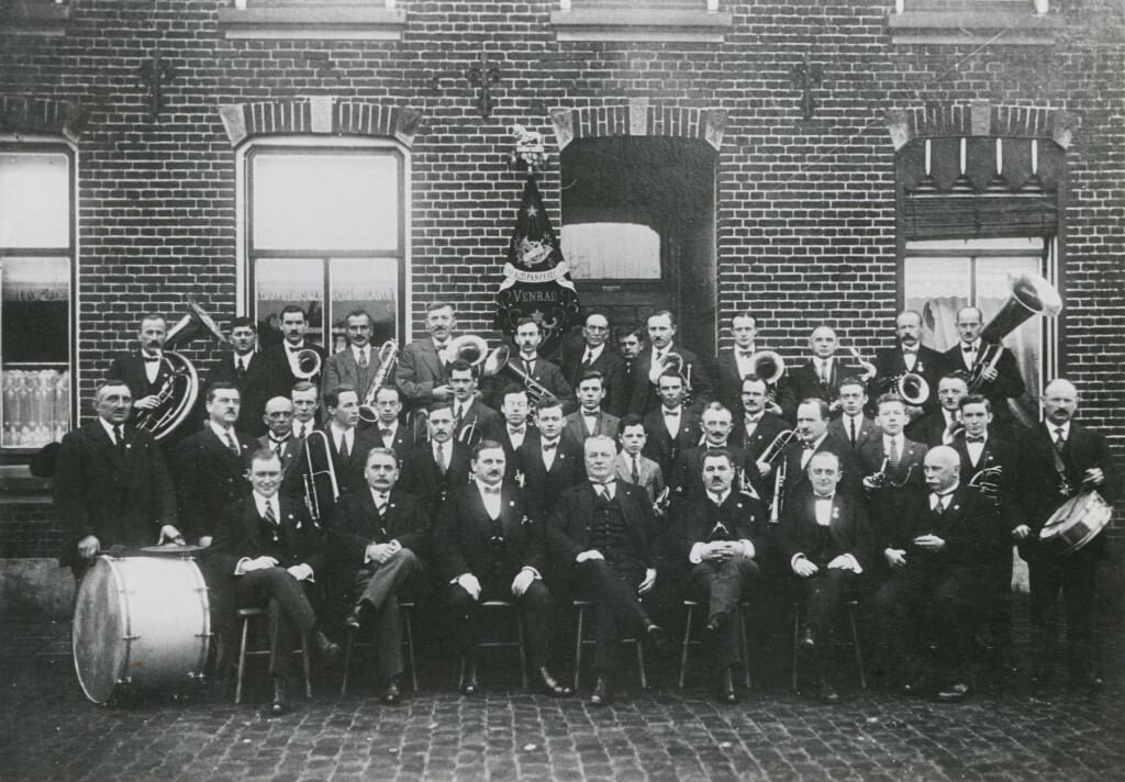Het Venray's Fanfarecorps, rond 1924.