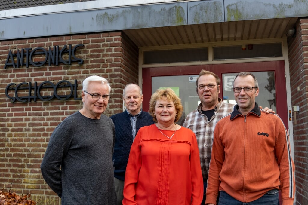 Het bestuur van de Stichting Antoniushof met Bert Arts, Wil Gommans, Annie Timmermans, Sef Janssen, Hans Geurts (v.l.n.r.).