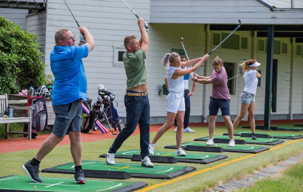 NUNSPEET - Golfclinic met pro Stein Vugts. Golf op Rijk van Nunspeet.   COPYRIGHT KOEN SUYK