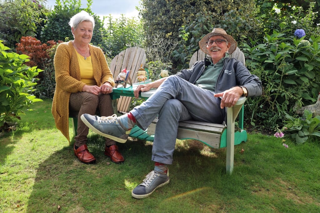 Will Tissen en Nellie Tissen-Tijssen zijn vaak in hun tuin te vinden.